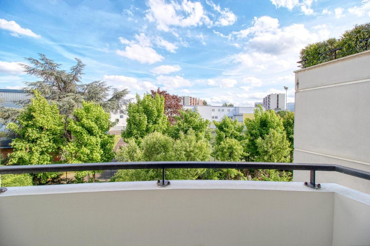 Appartement Proche U Arena Et La Defense Nanterre Luaran gambar