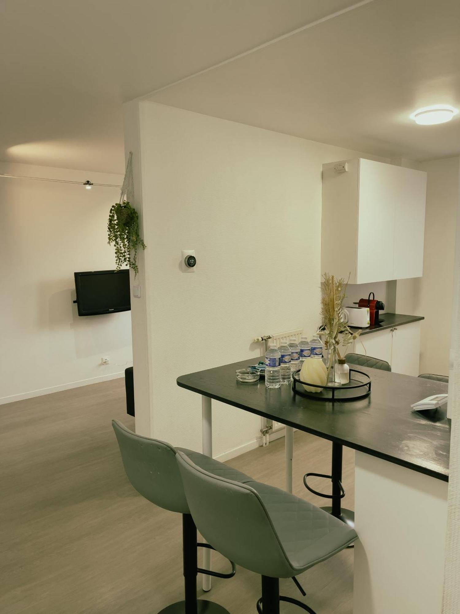 Appartement Proche U Arena Et La Defense Nanterre Luaran gambar
