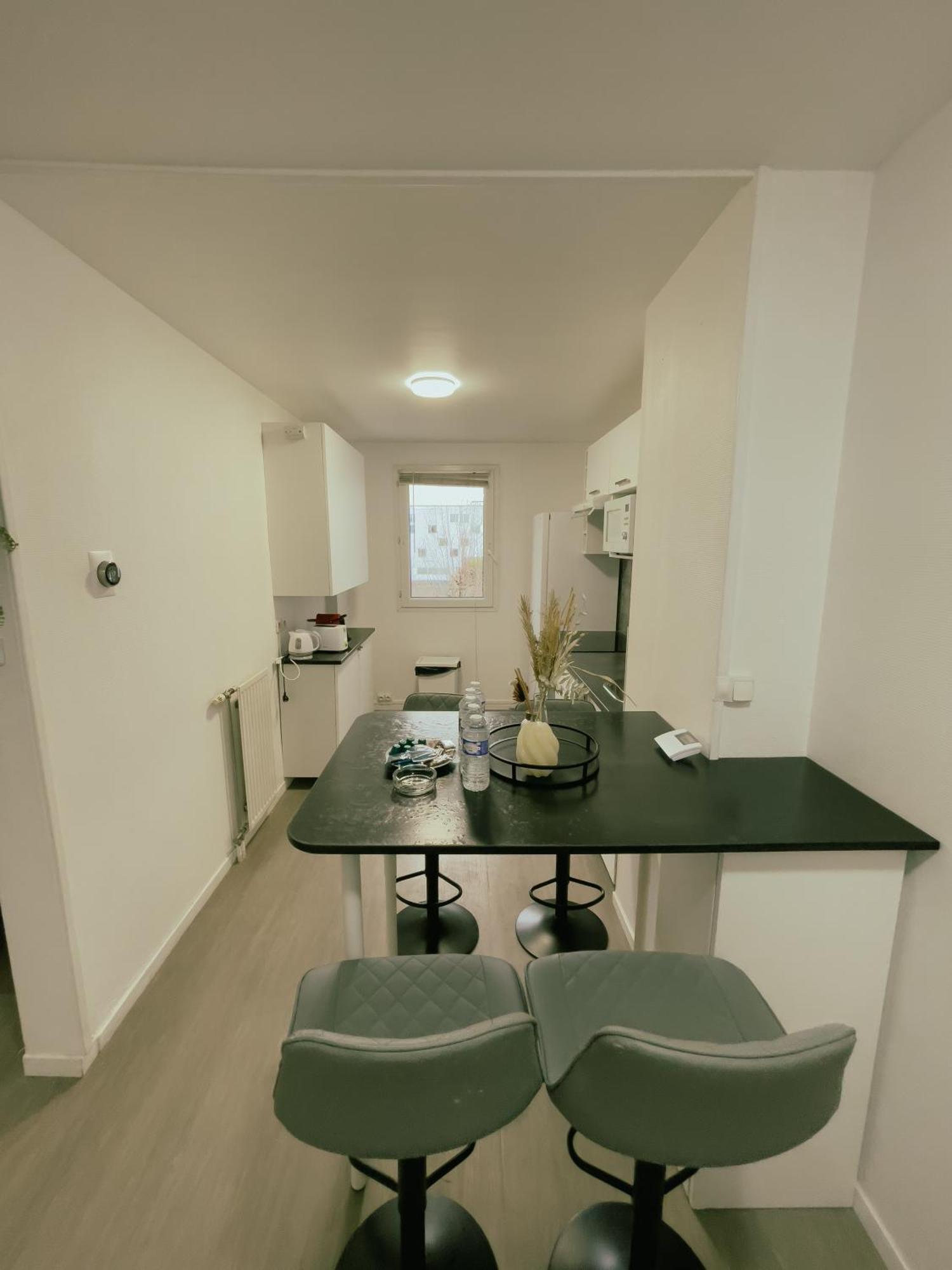 Appartement Proche U Arena Et La Defense Nanterre Luaran gambar