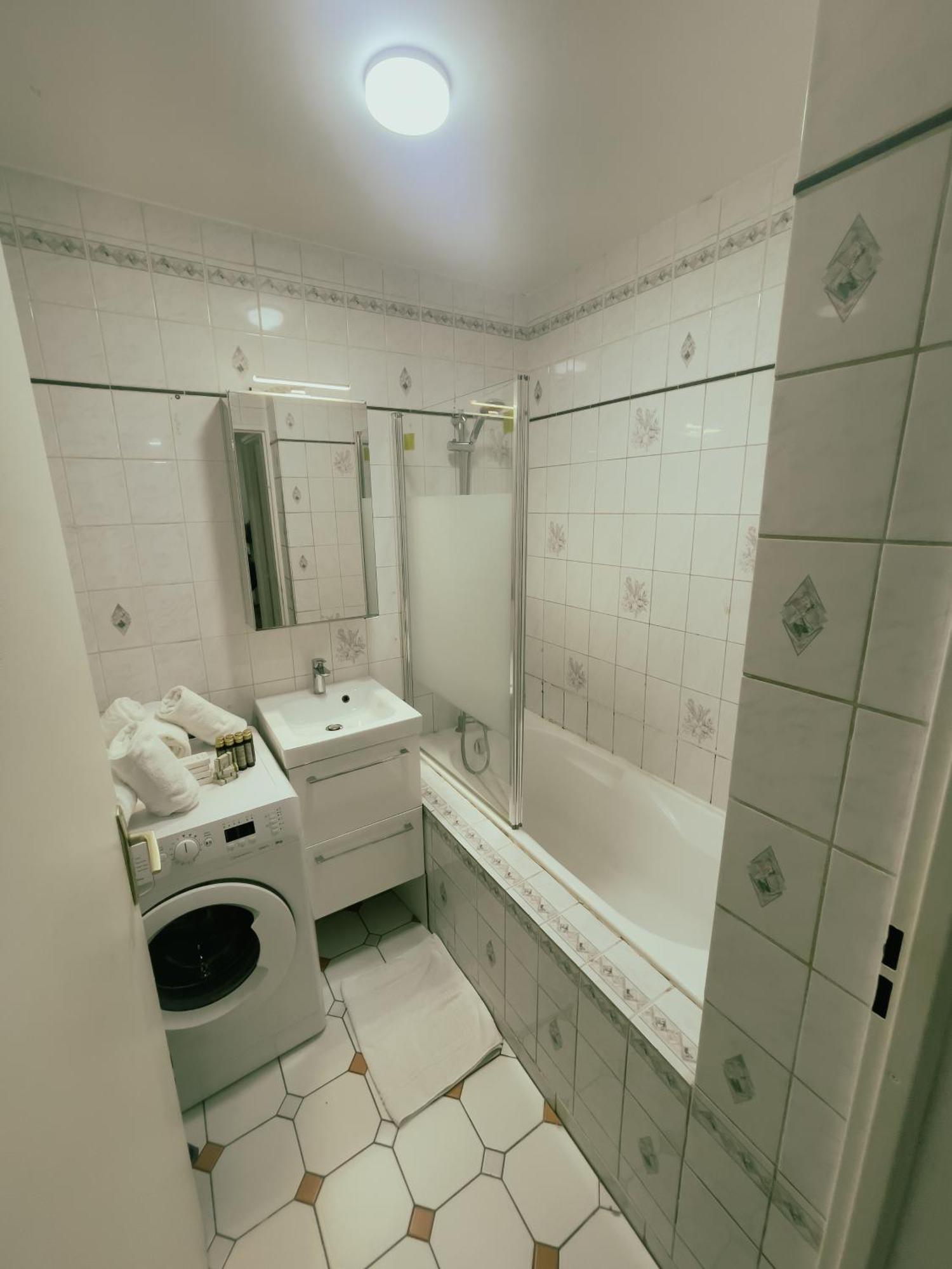 Appartement Proche U Arena Et La Defense Nanterre Luaran gambar