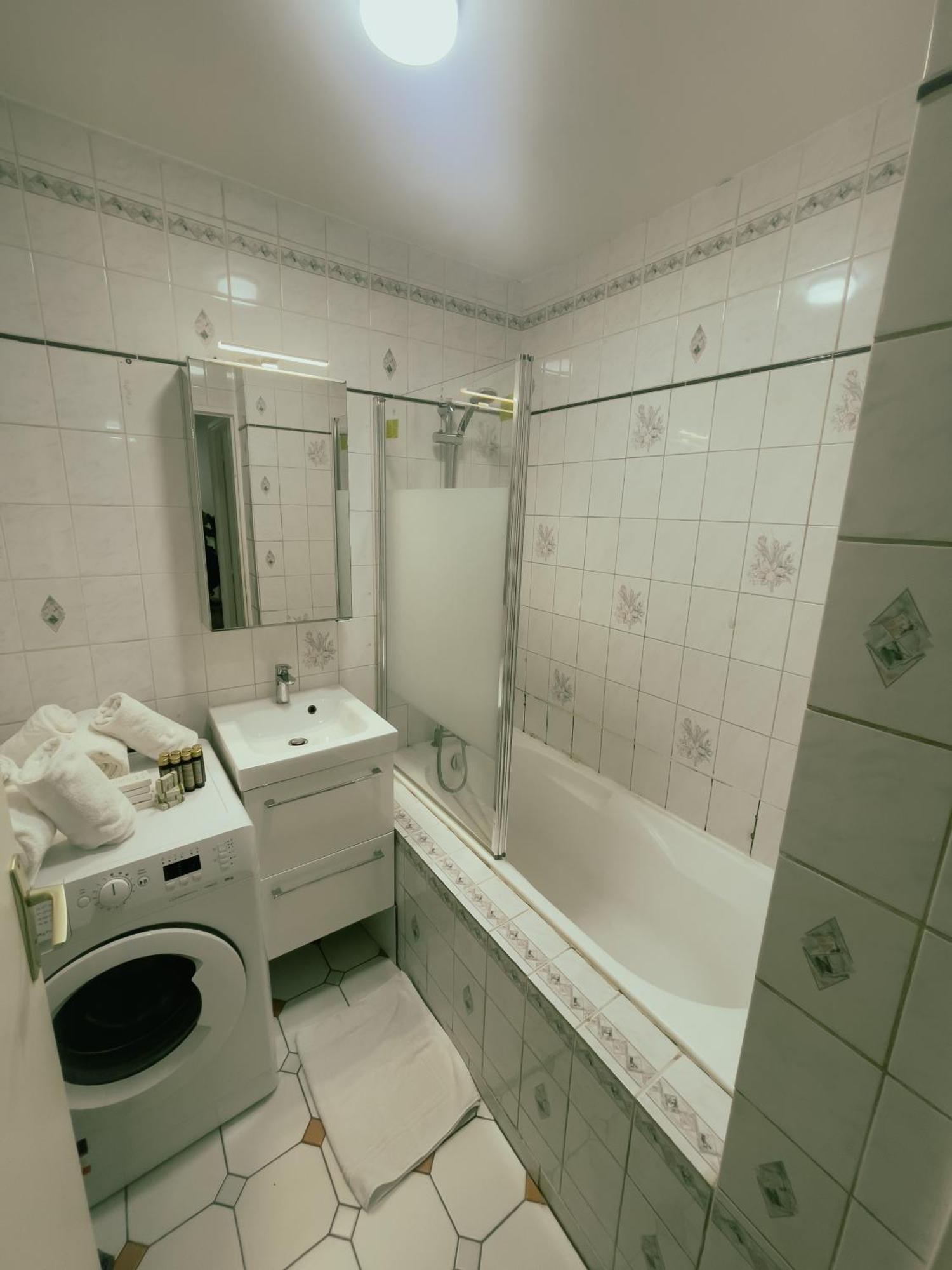 Appartement Proche U Arena Et La Defense Nanterre Luaran gambar