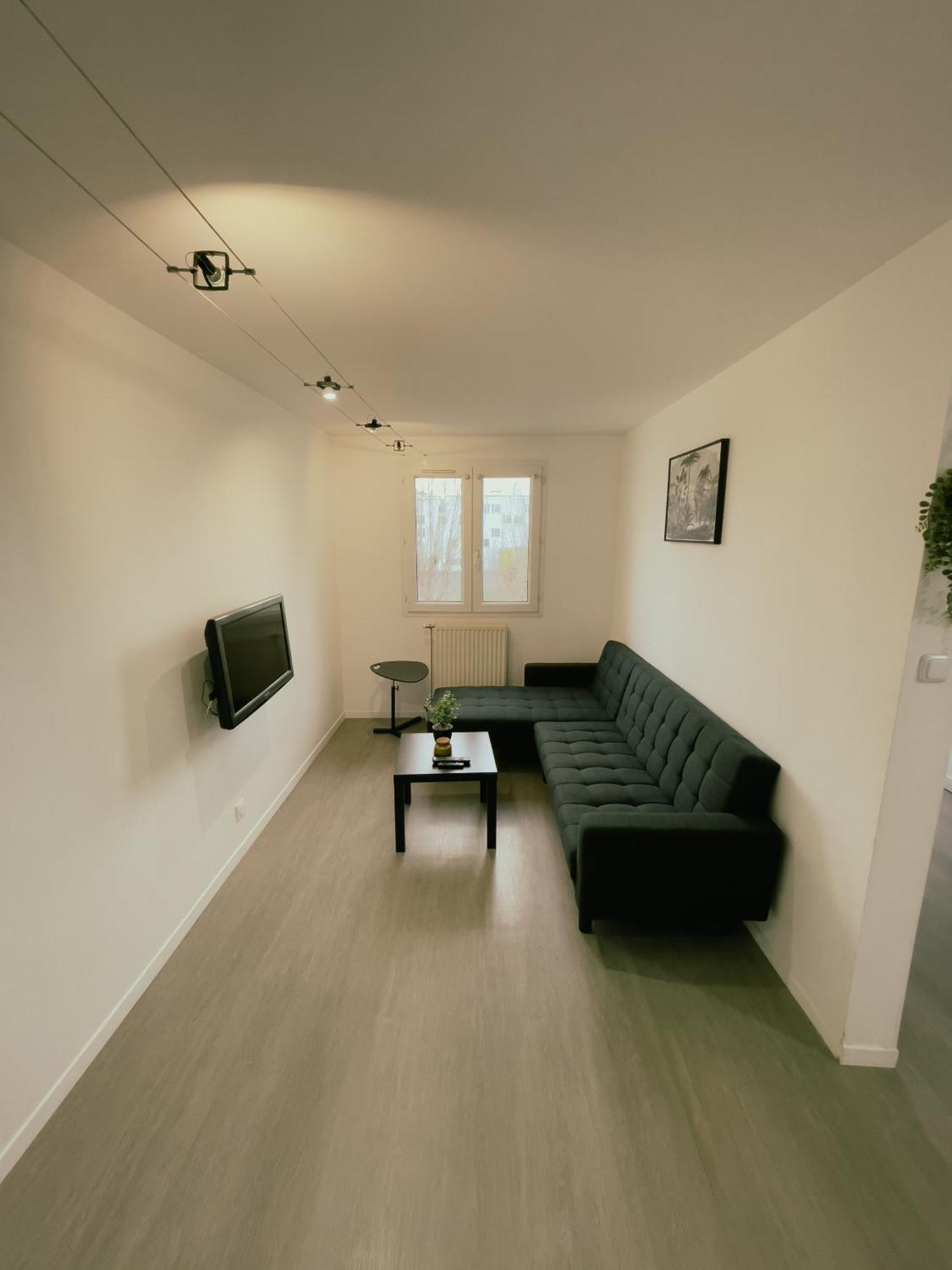 Appartement Proche U Arena Et La Defense Nanterre Luaran gambar
