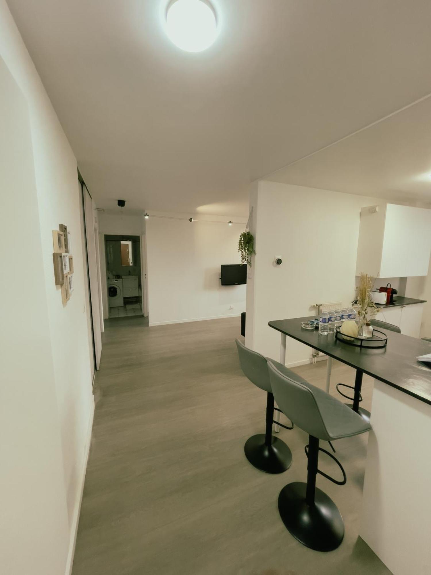 Appartement Proche U Arena Et La Defense Nanterre Luaran gambar